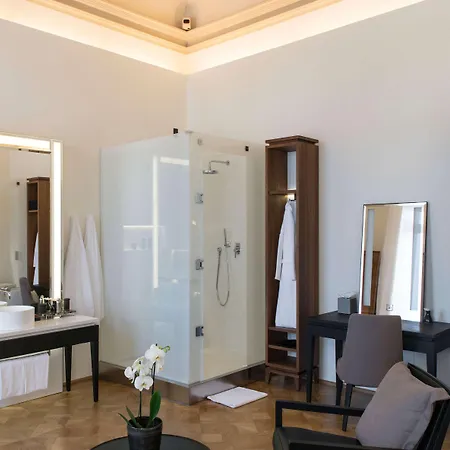 Aman Hotel 5*